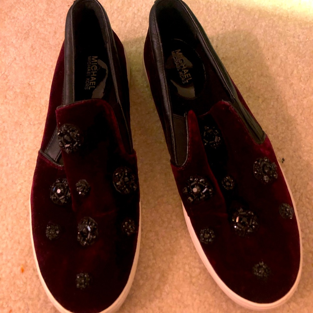 Size 10, velvet and beaded and rhinestone embellishment maroon, worn once